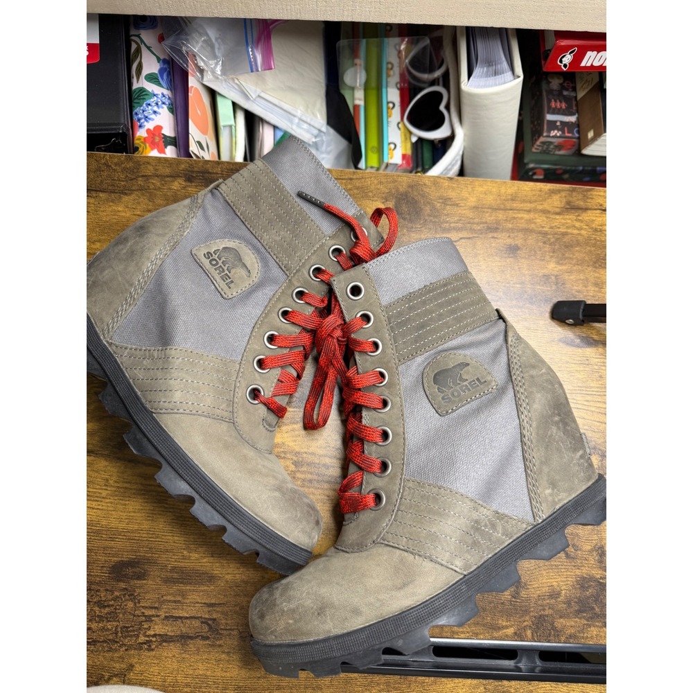 Sorel Joan of Arctic Wedge II Lexie Boots Women's 8 Gray Taupe‎ Red Laces
